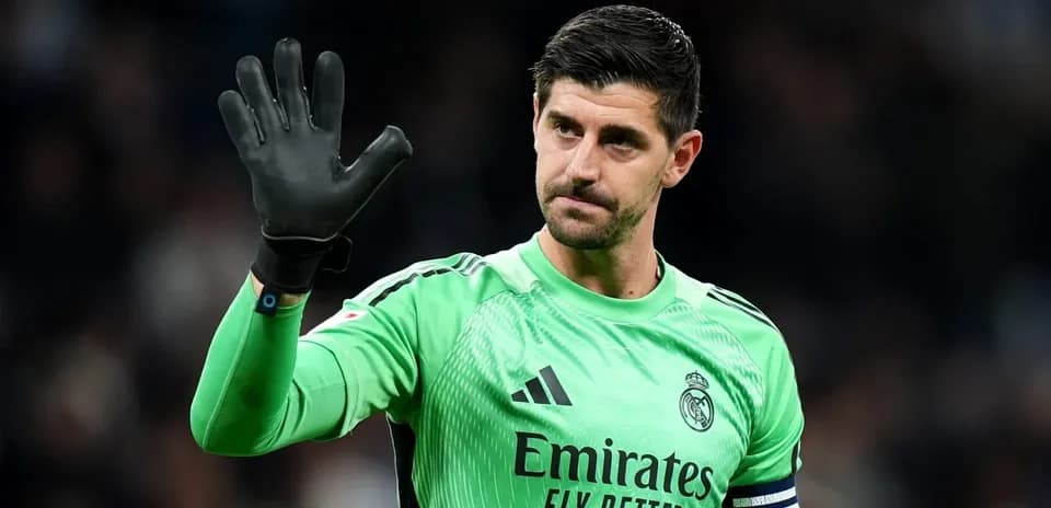 Thibaut Courtois waving as Real Madrid goalkeeper