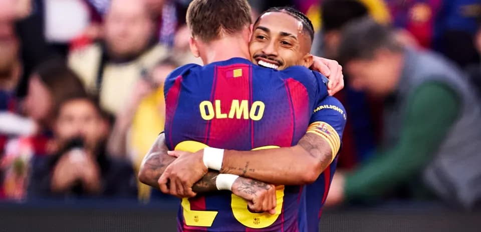 Players celebrating goal during Alaves vs Barcelona match