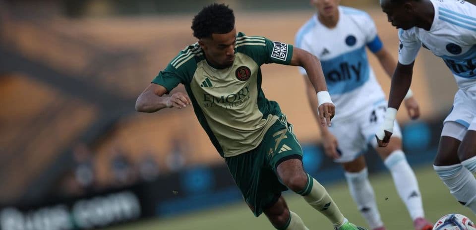 Atlanta United II player dribbling past opponent