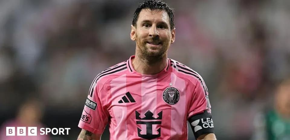 Player in pink jersey smiling during match