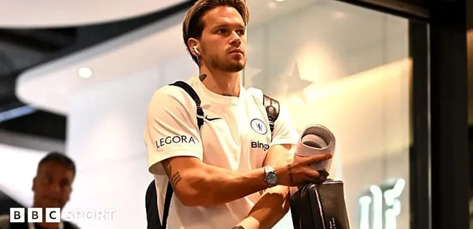 Player arriving with bag and headphones at venue