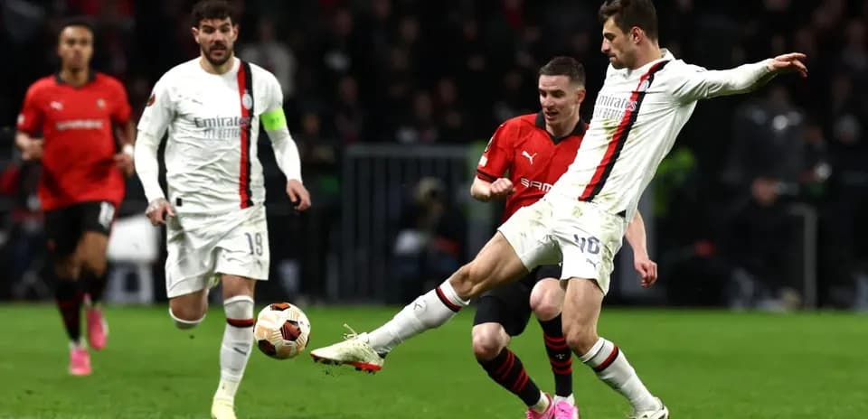 AC Milan players challenging for the ball