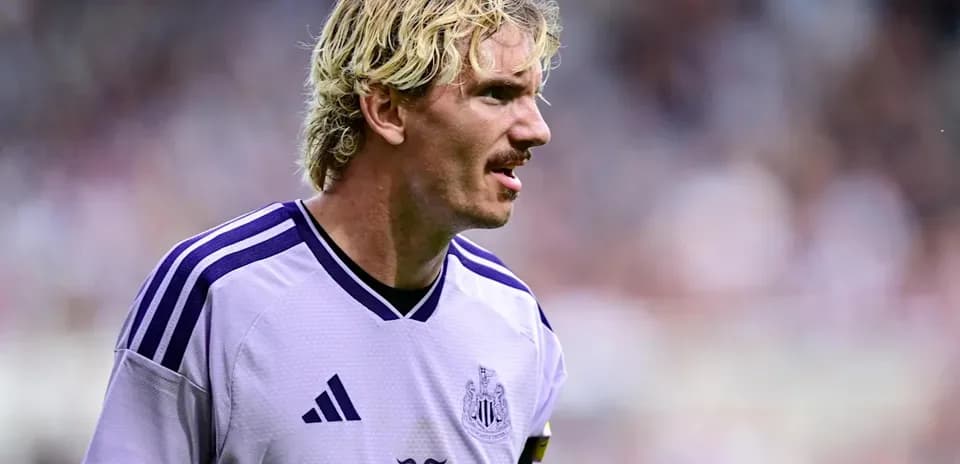 Player in Newcastle United kit during match
