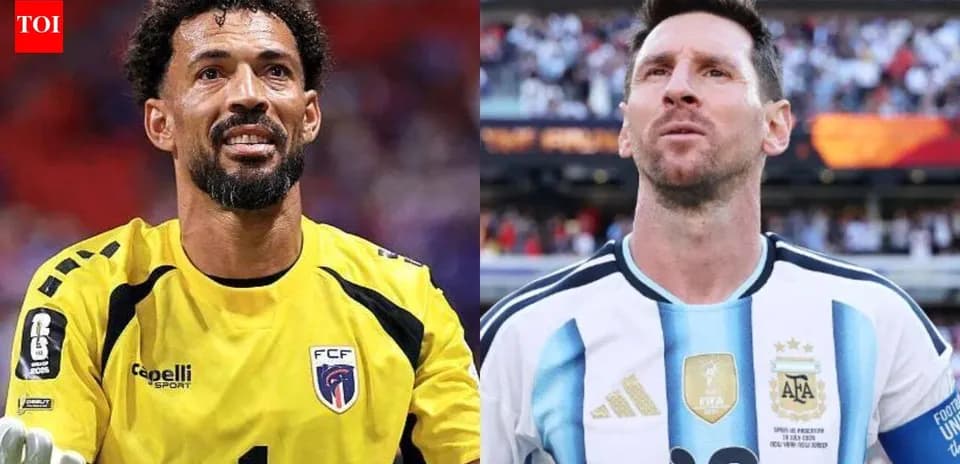 Two football players, one in goalkeeper kit, one in Argentina jersey