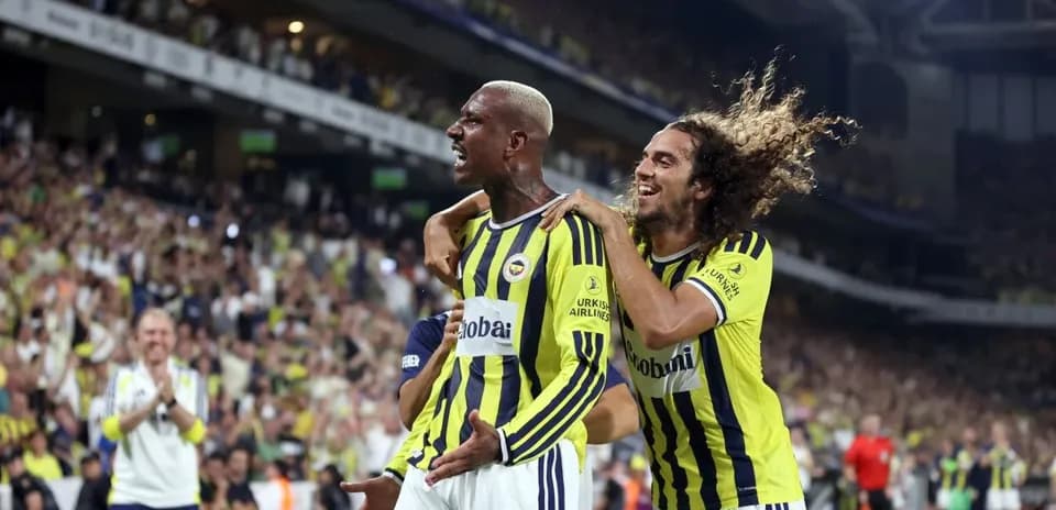 Fenerbahçe players celebrating a goal