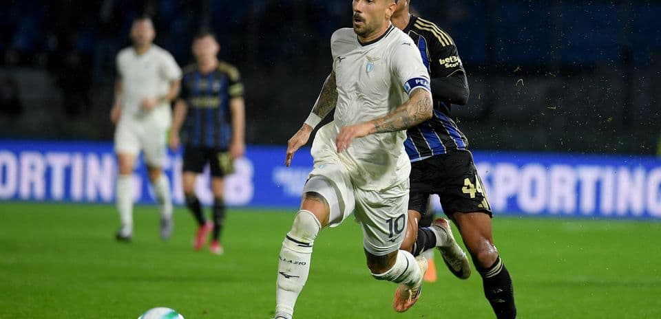 Lazio player sprinting during Serie A match