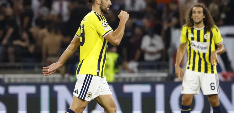 Fenerbahçe players celebrating during Champions League match