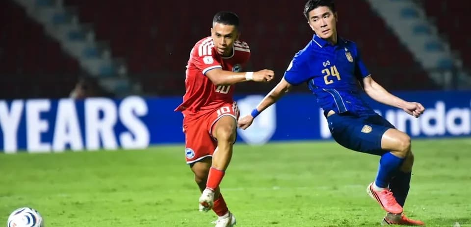 Two players competing for the ball during match