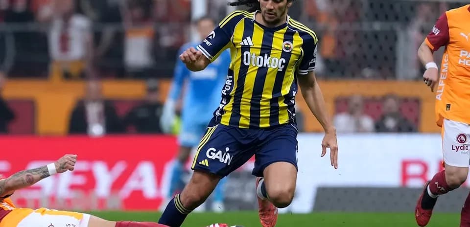 Player from Fenerbahçe dribbling past opponent on field