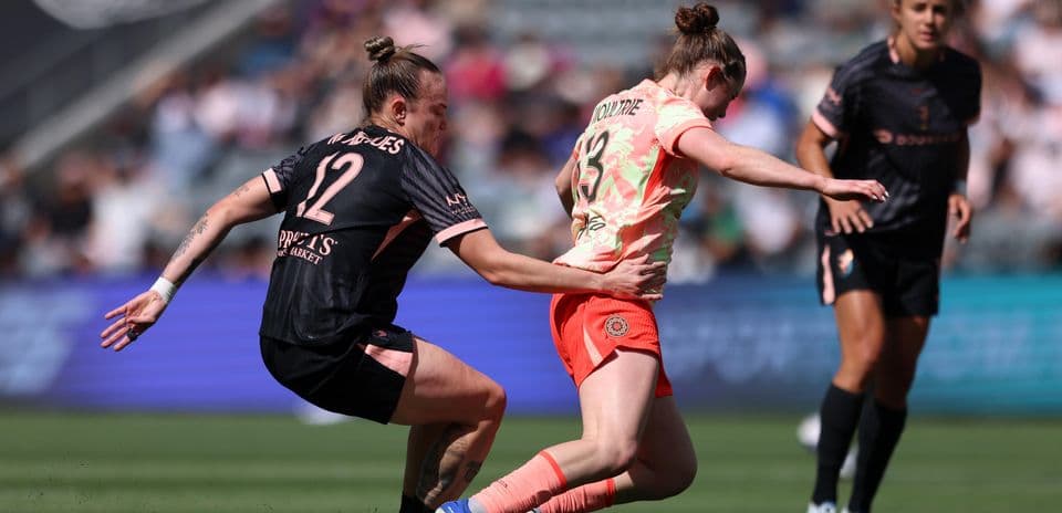 Portland Thorns W player challenges Utah Royals W player