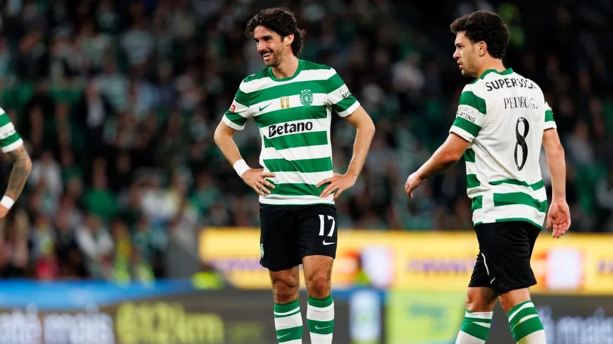 Two Sporting CP players on the field during match