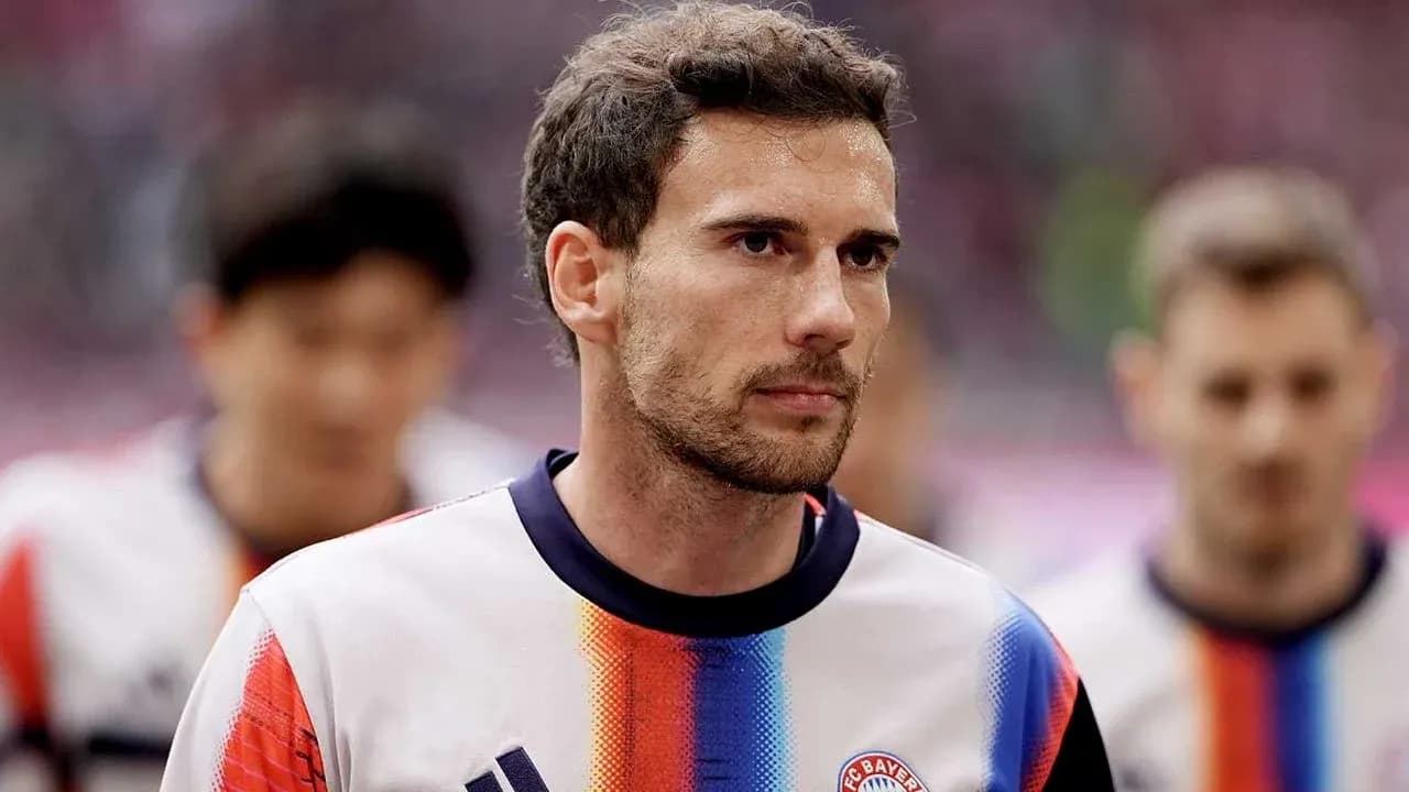 Player in Bayern Munich jersey before match