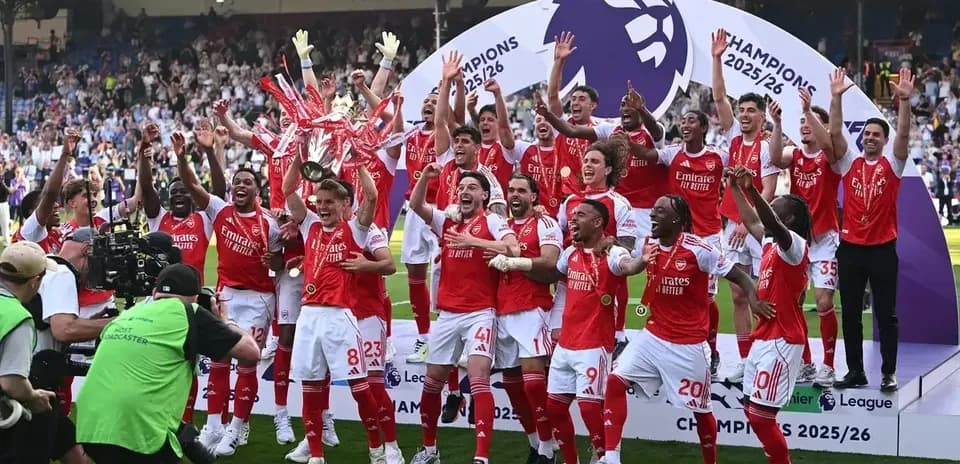 Arsenal players celebrating Premier League championship win