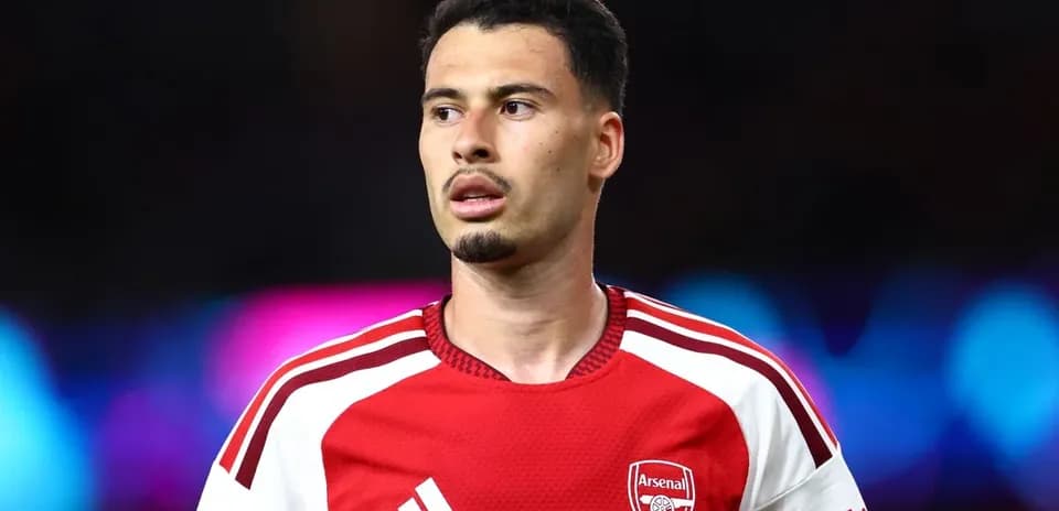 Arsenal player during match warm-up on field