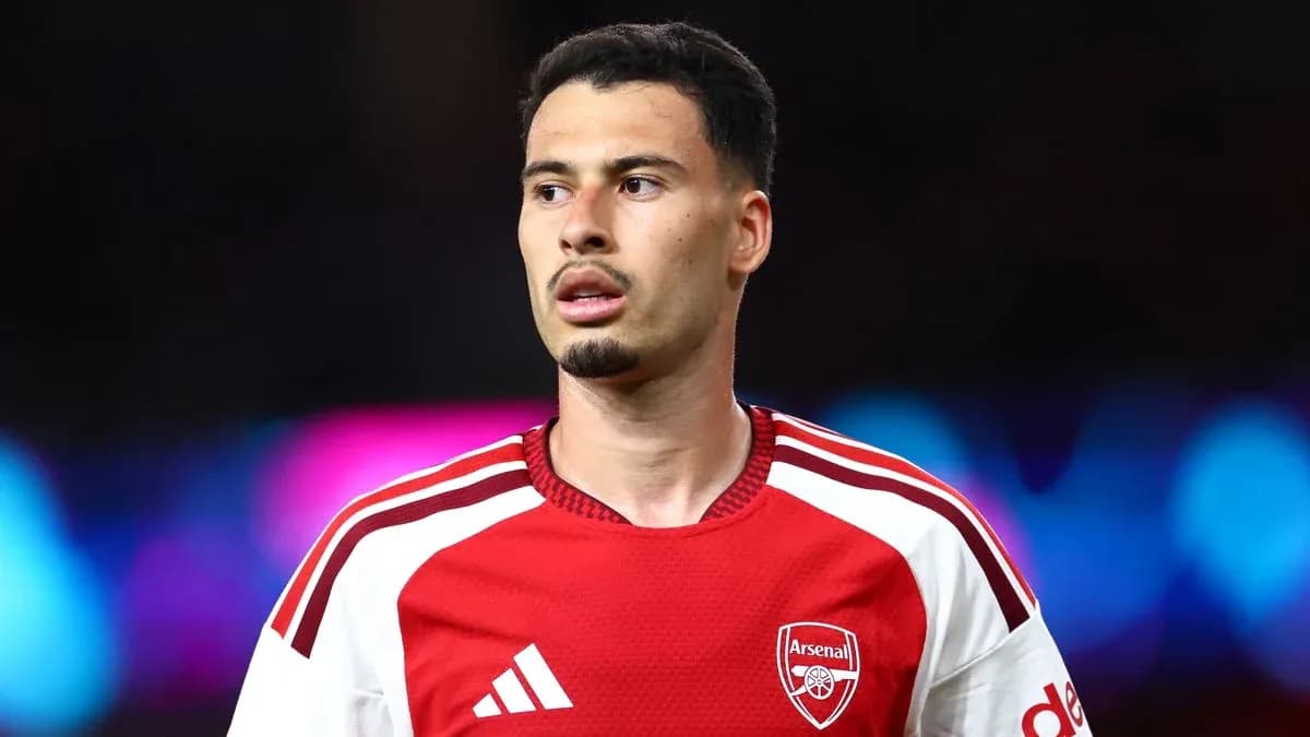 Arsenal player during match warm-up on field