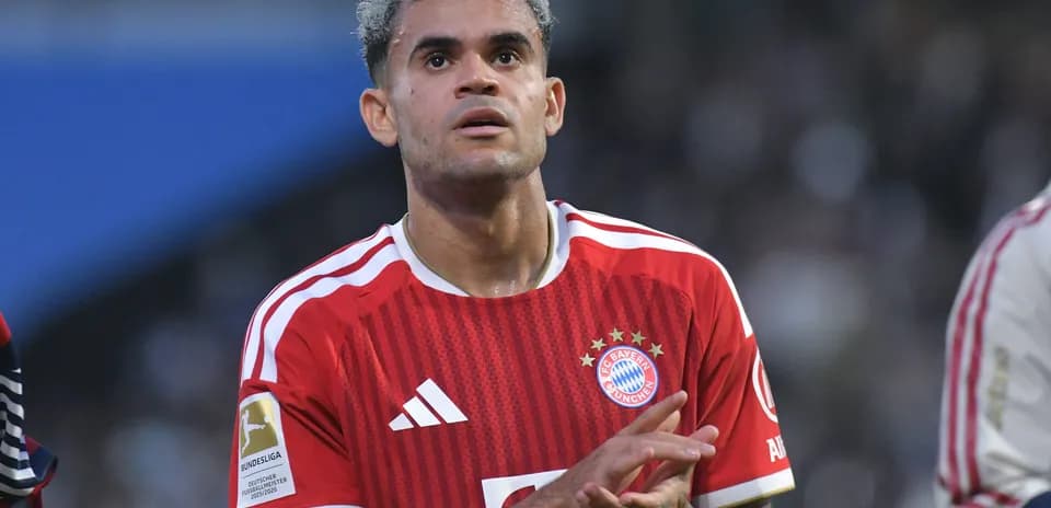 Player in Bayern Munich jersey during match
