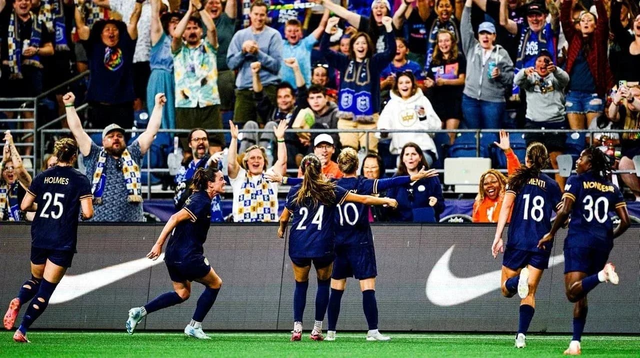 Seattle Reign FC celebrating a goal with fans