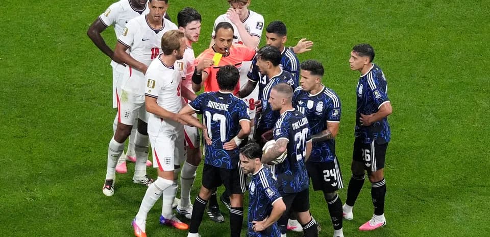 Players arguing with referee during England vs Argentina match