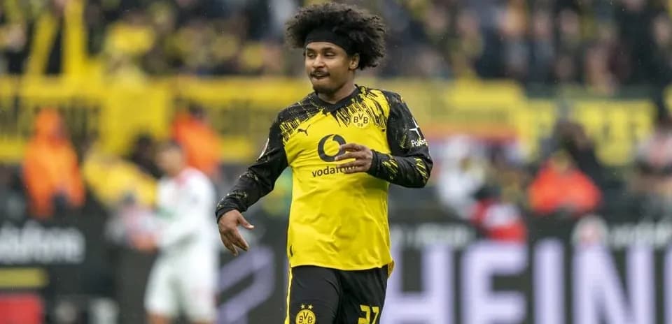 Player celebrating during Borussia Dortmund match