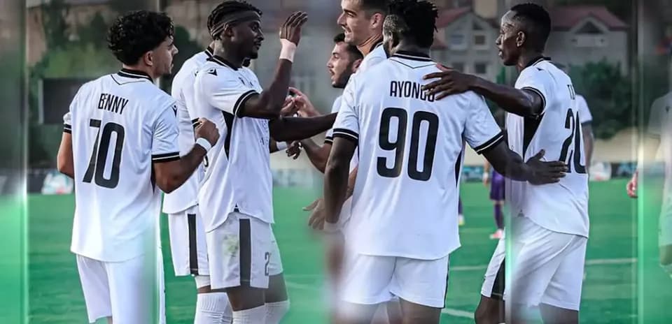 Ararat-Armenia players celebrating a goal