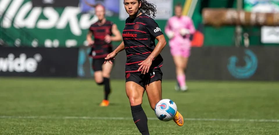 Portland Thorns player dribbling during match