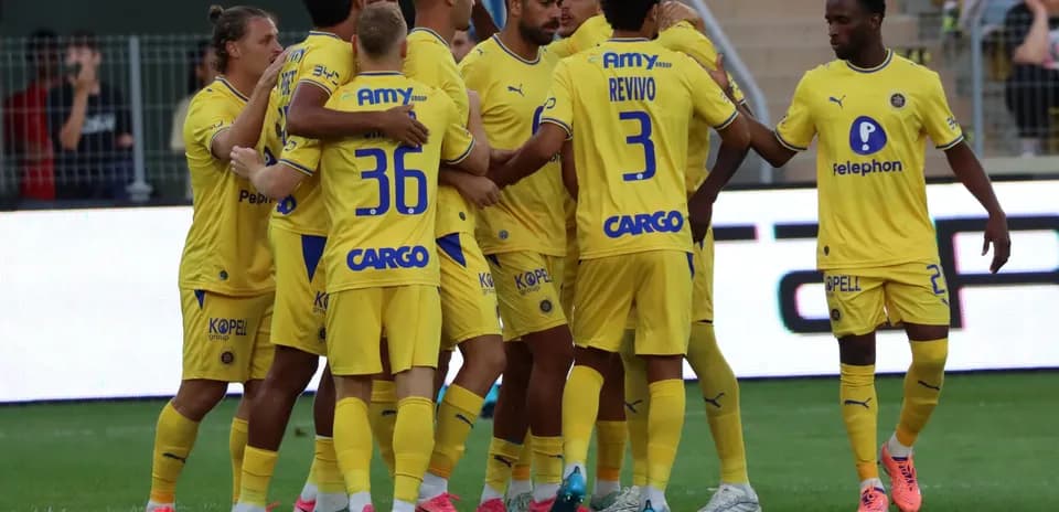 Maccabi Tel Aviv players celebrating a goal