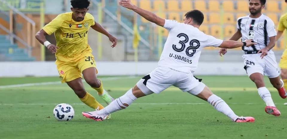 Al Wasl U23 player dribbling past Al Jazira U23