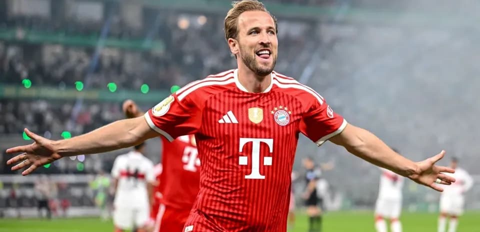 Player celebrating goal during Bayern Munich match