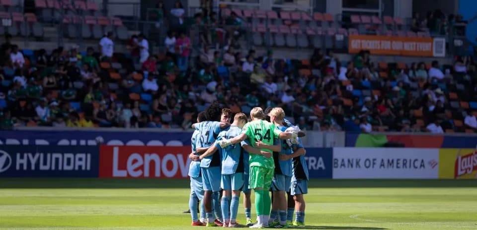 Players huddling before the match