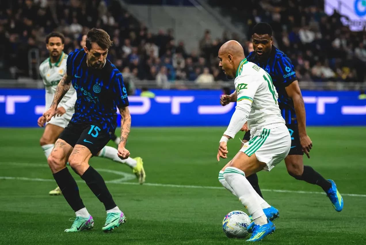 Players competing during AS Roma vs Inter match