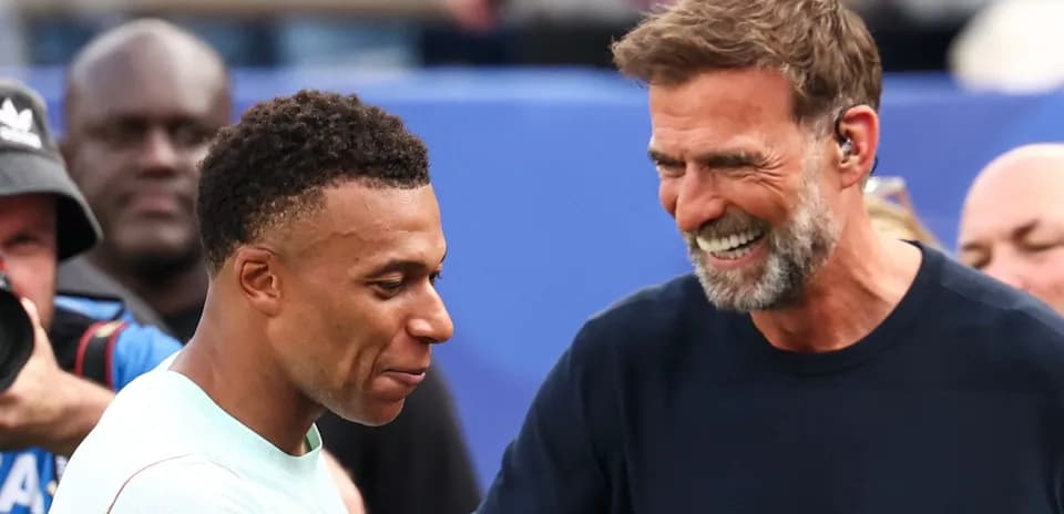 Kylian Mbappé and Jürgen Klopp sharing a moment
