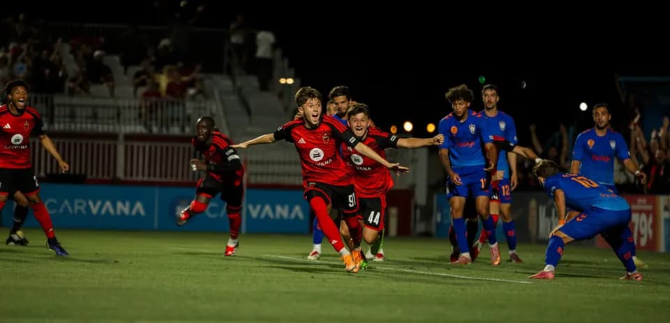 El Paso Locomotive players celebrating a goal