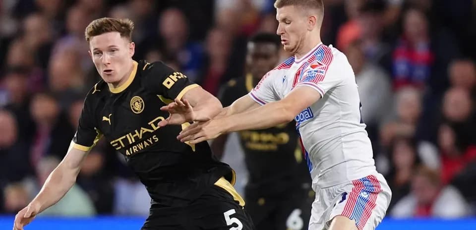 Crystal Palace player challenges Manchester City opponent