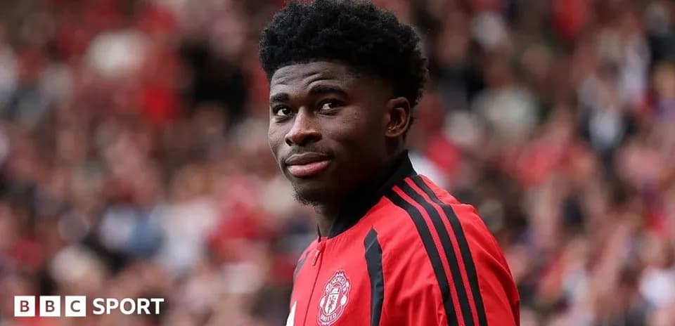Player in Manchester United kit during match