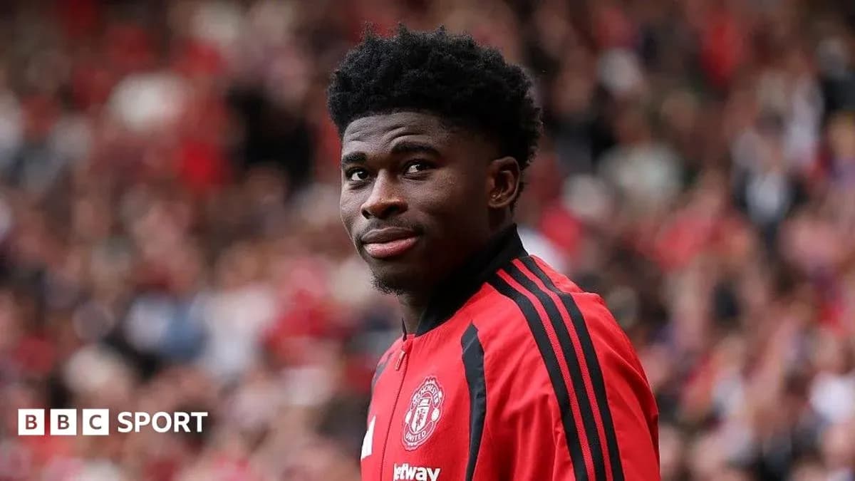 Player in Manchester United kit during match