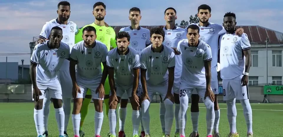 Ararat-Armenia team lineup before match