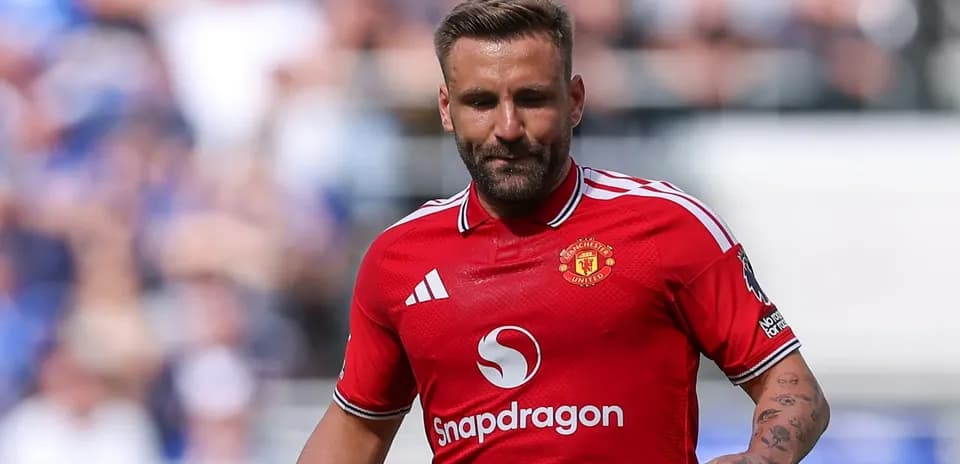 Player in Manchester United kit during match