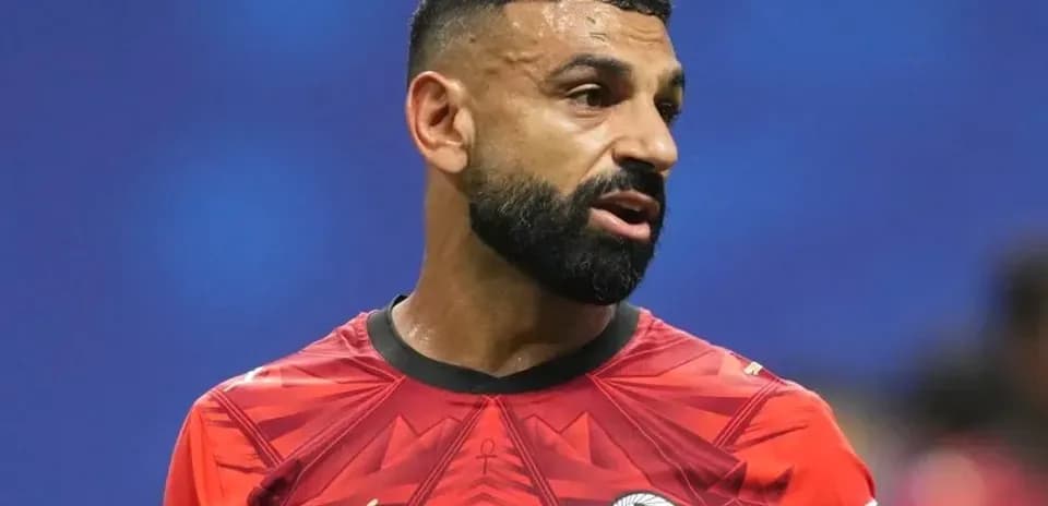 Mohamed Salah in red Egypt jersey during match