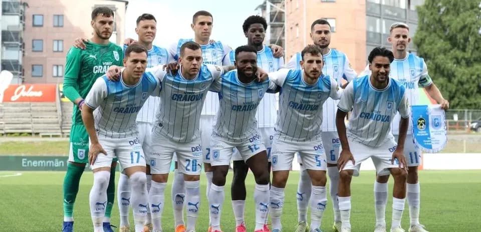 Universitatea Craiova team photo before match