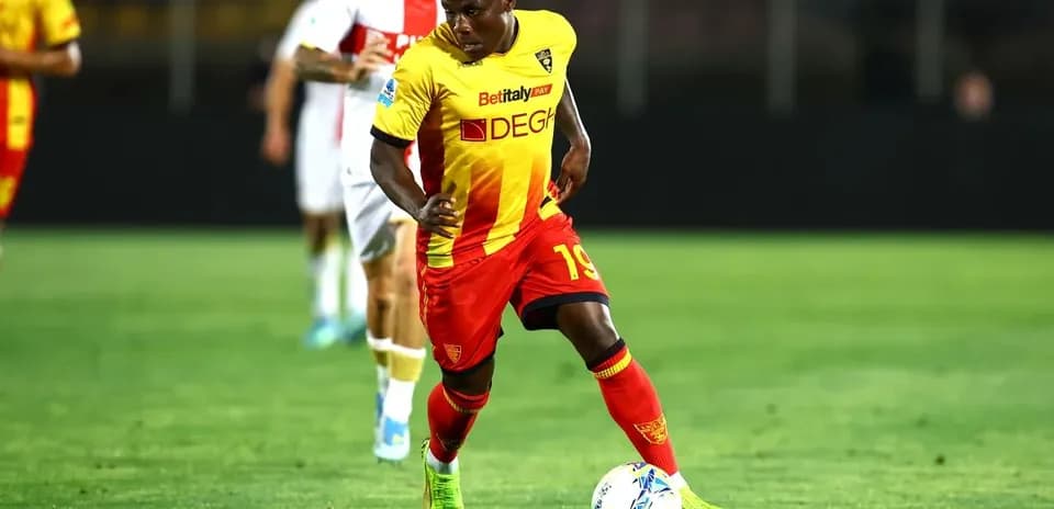Lecce player dribbling during Serie A match
