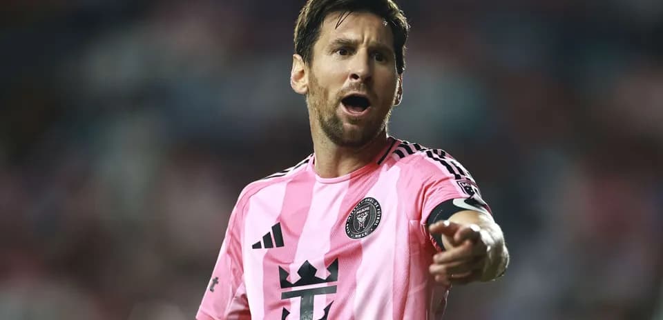 Lionel Messi gesturing during a match