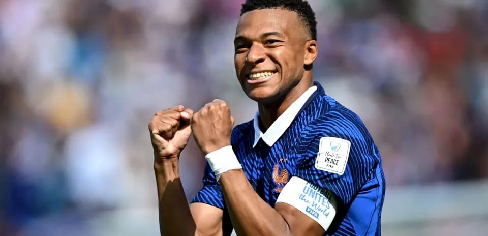 Kylian Mbappé celebrating during match