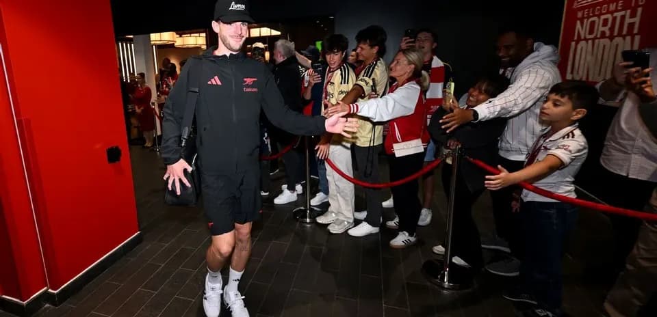 Player greeting fans upon arrival at stadium