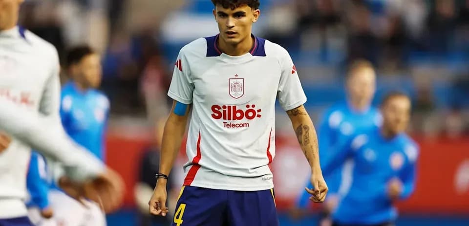 Player in Spain kit during warm-up session