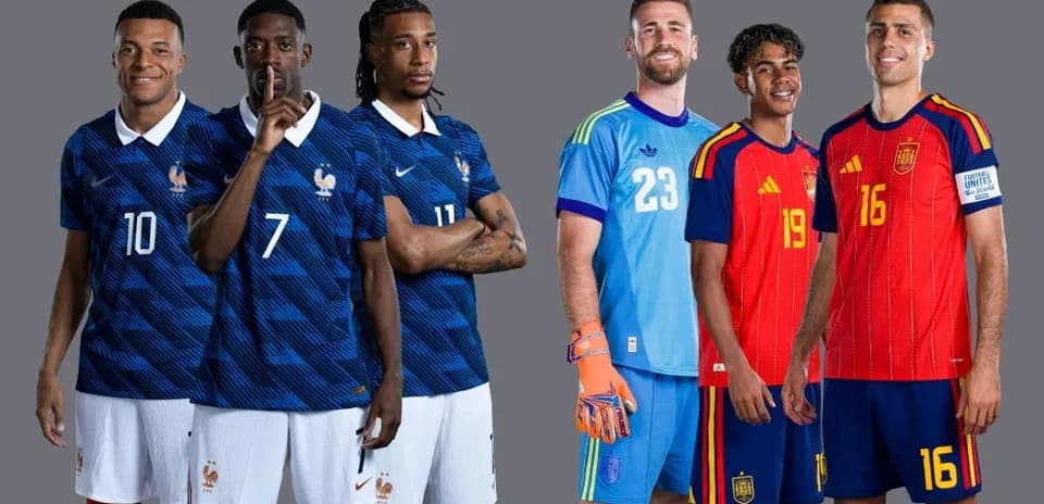 Players from France and Spain posing together
