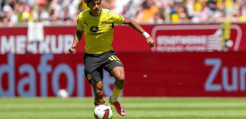 Player dribbling the ball during match for Borussia Dortmund