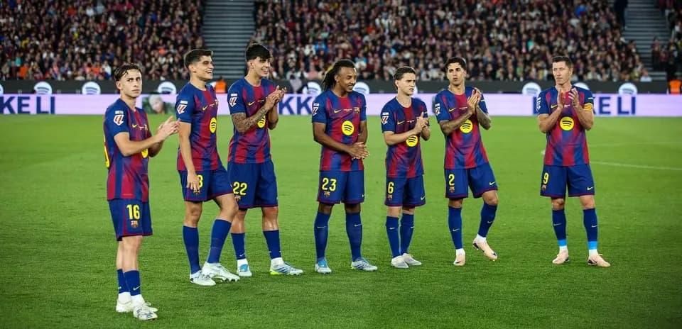 Barcelona players applauding fans at the stadium