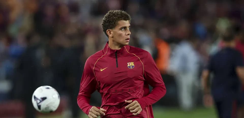 Player warming up in Barcelona training kit