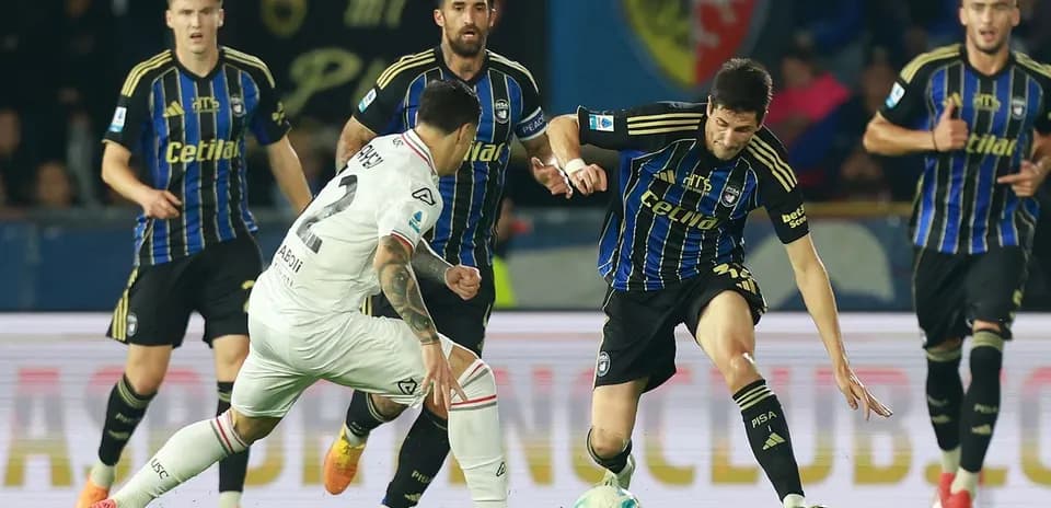 Players competing for the ball in Serie A match