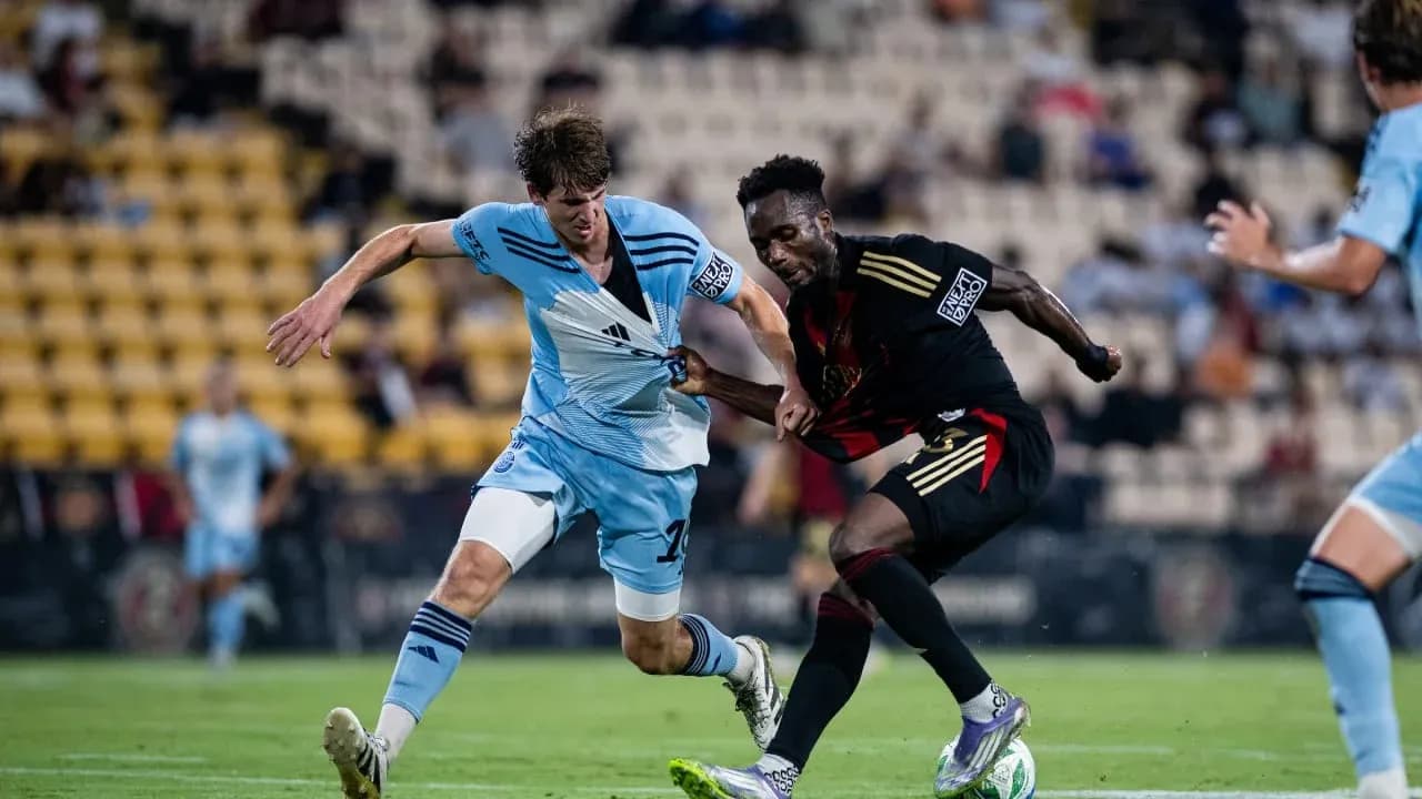 Players competing during Atlanta United II match